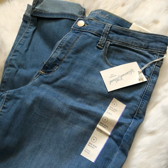 NEW Classic Blue Mid Rise Skinny Jeans Universal Thread Size 8/29 R - Picture 2 of 5